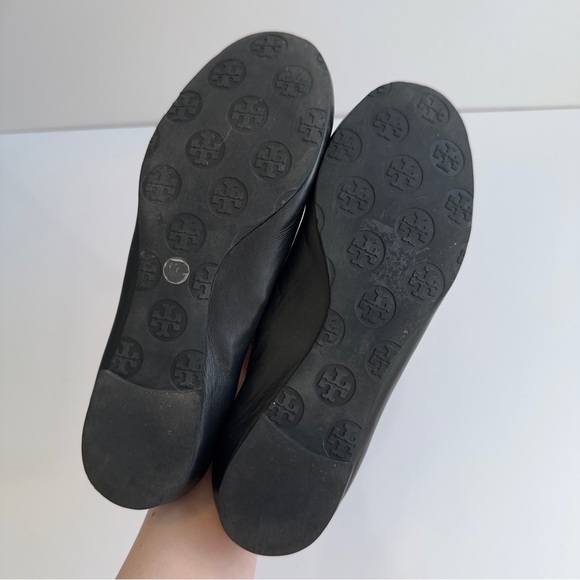 Like new! Tory Burch Black Leather Ballet Flats with Gold Logo – Size 6 - Picture 6 of 8